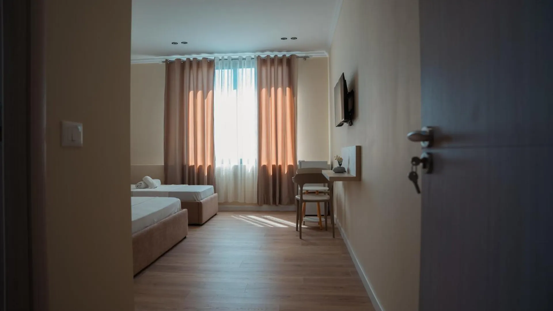 Okej Hotel Golem  Albanien