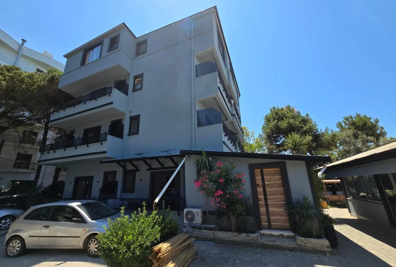 Okej Hotel Golem  0*, Golem (Tirana)