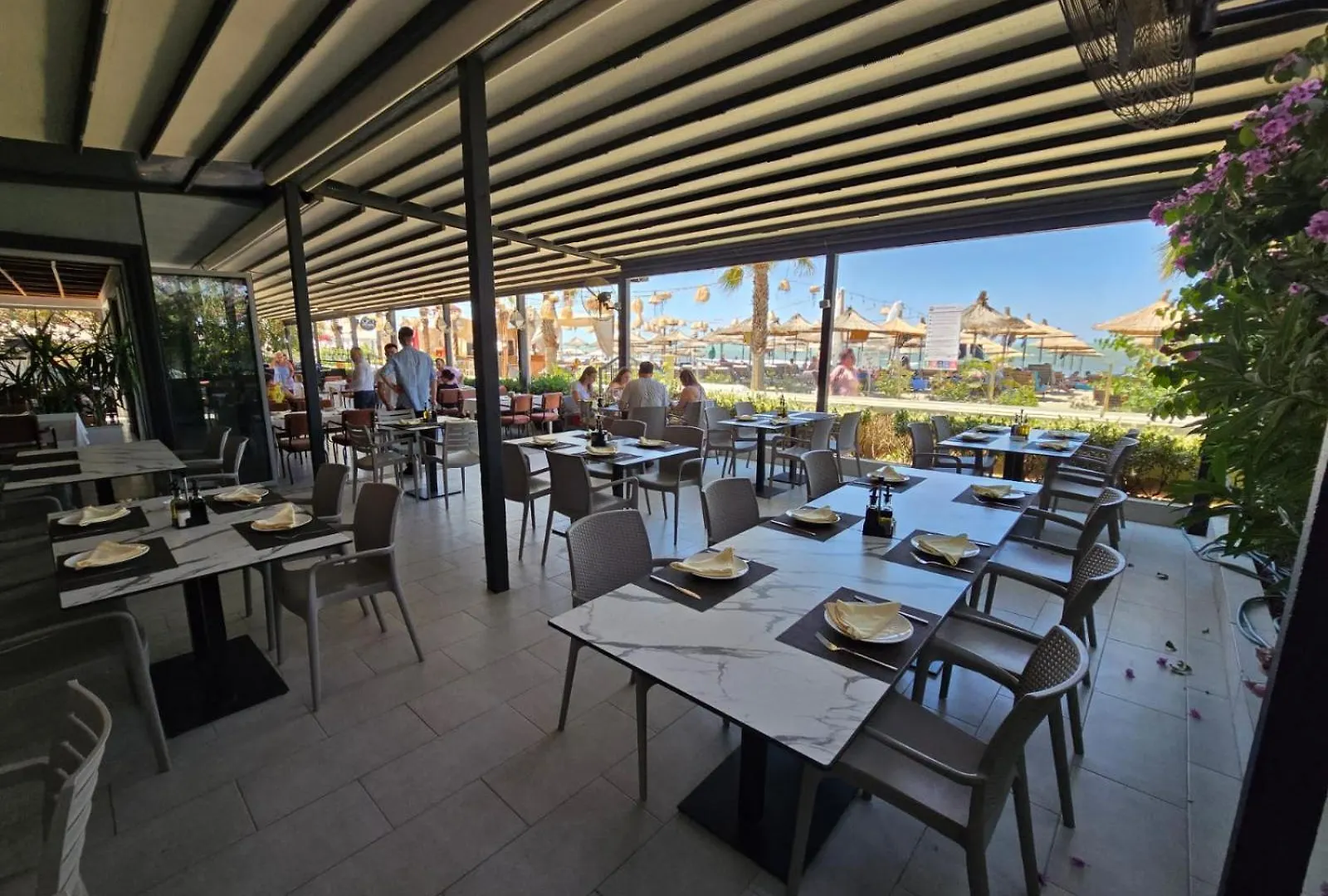 Okej Hotel Golem  Albanien