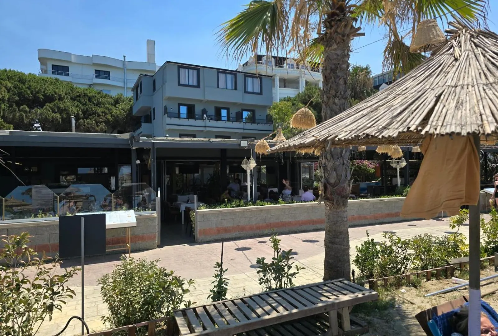 Okej Hotel Golem  Albanien