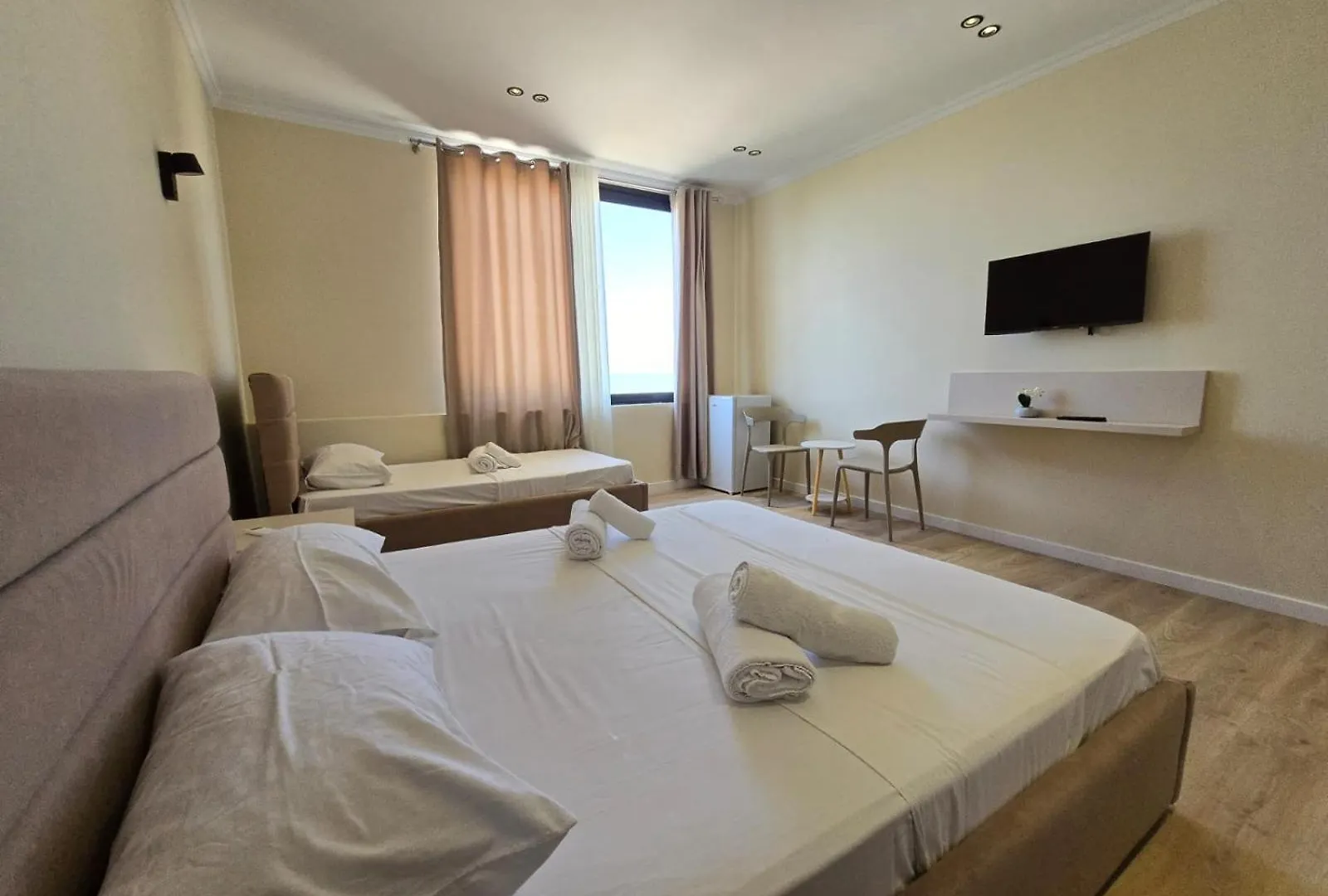 Okej Hotel Golem  Albanien