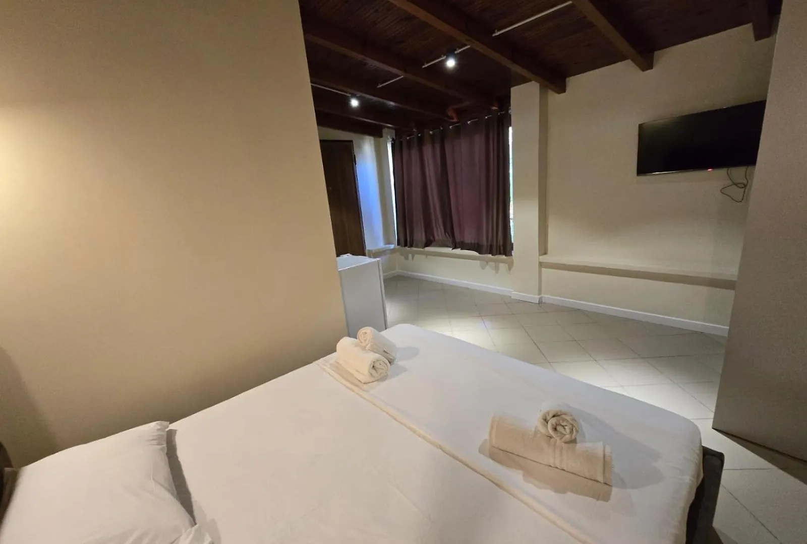Okej Hotel Golem  Albanien