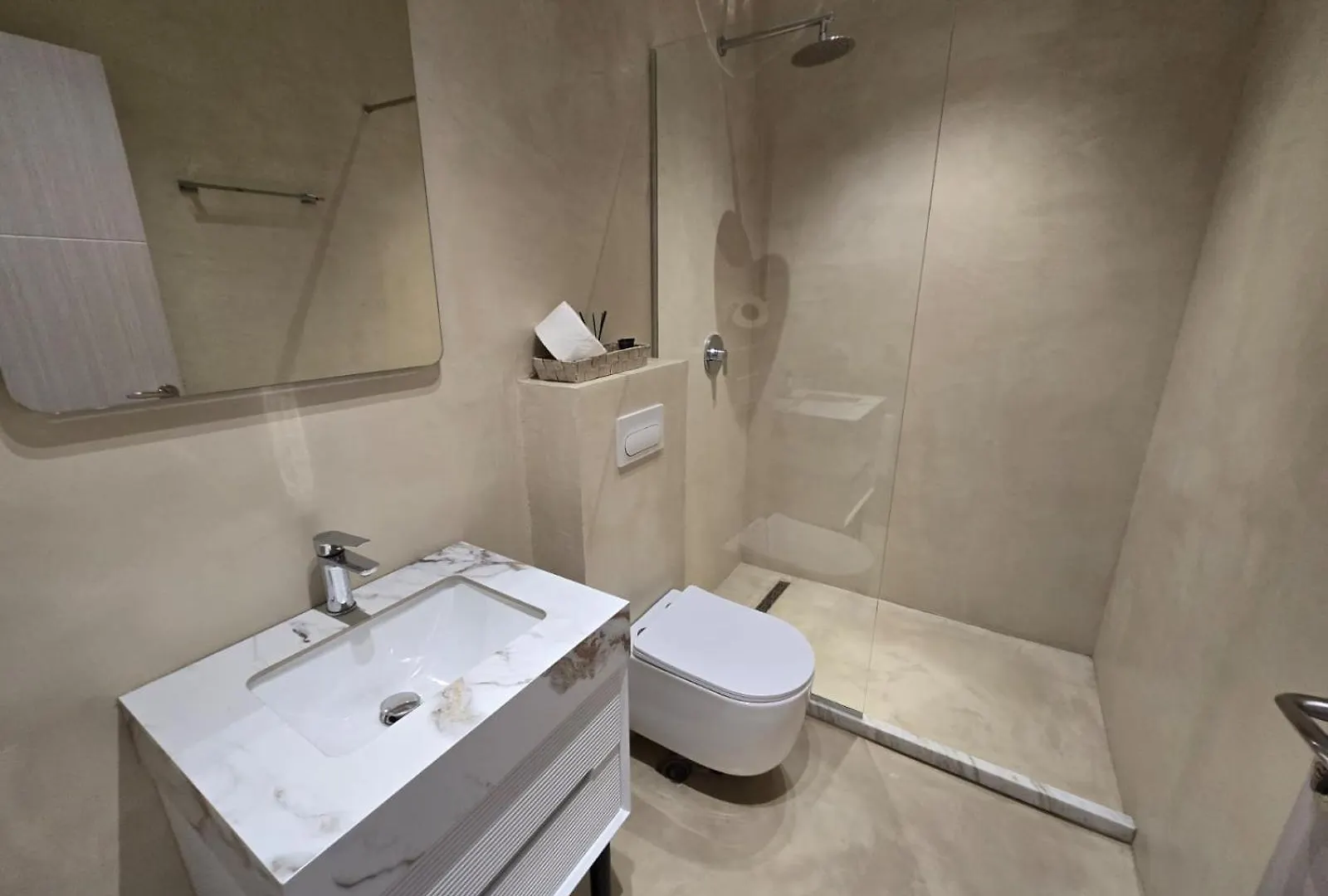 Okej Hotel Golem  Albanien