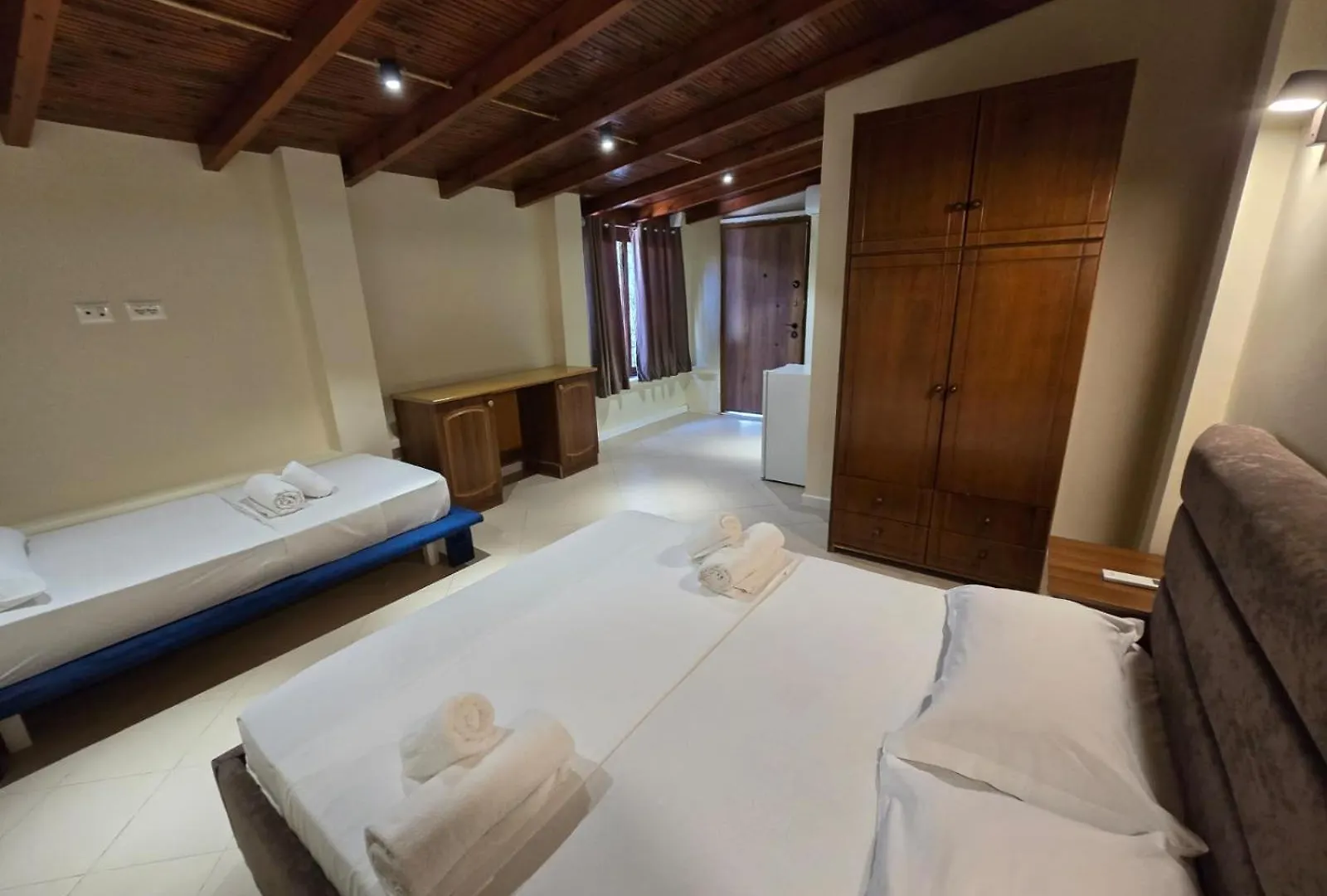 Okej Hotel Golem  Golem (Tirana)