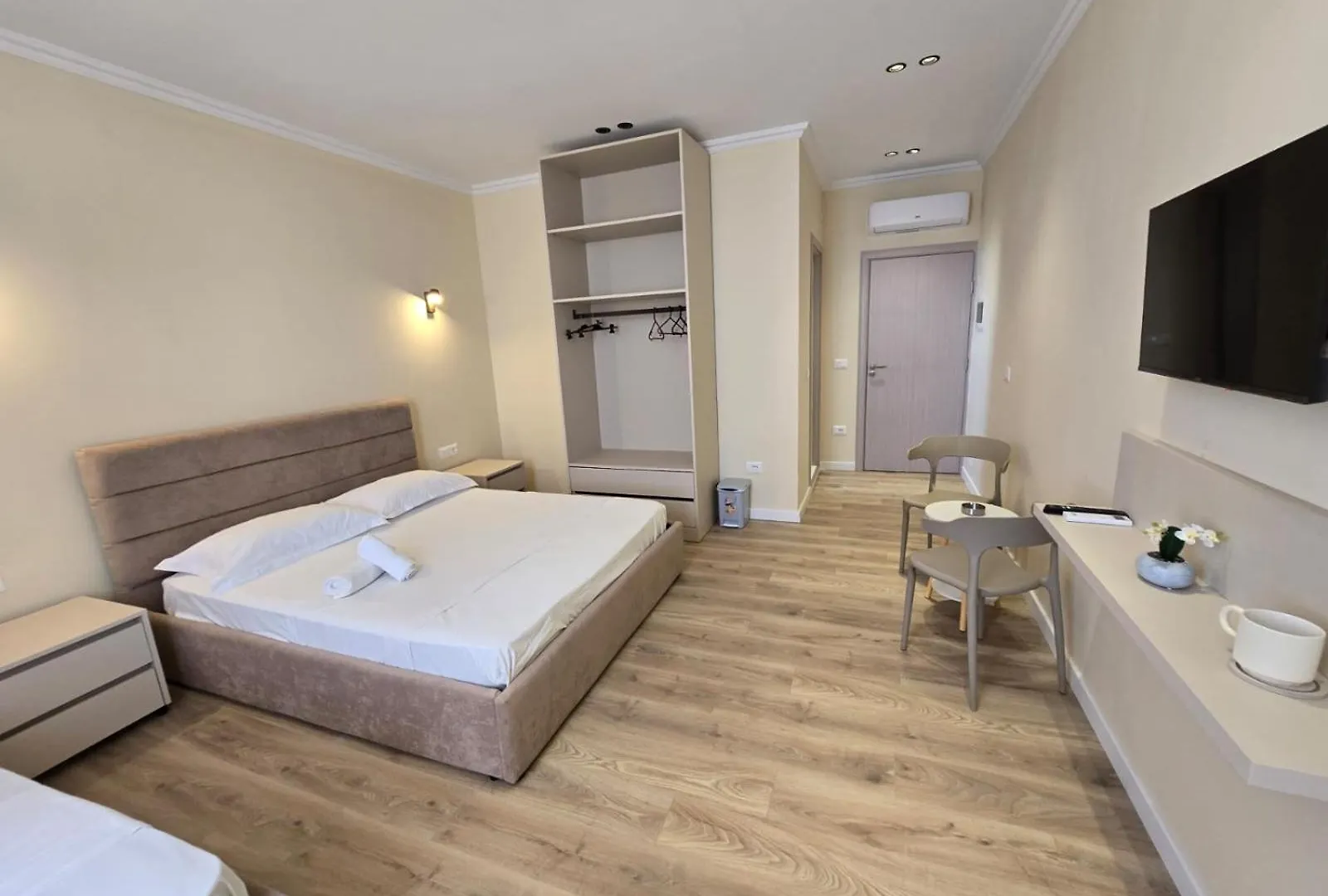 Okej Hotel Golem  0*, Golem (Tirana)